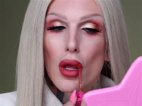 Jeffree Star opened up about questioning his gender。